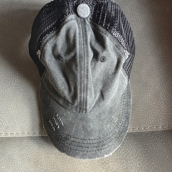 NWOT Women's Distressed Ponytail Cap - Picture 1 of 3